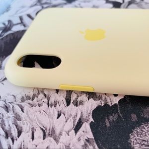 Apple iPhone XS Max Silicone Case in Mellow Yellow
